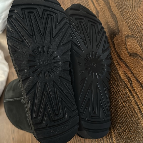 Ugg Classic II Black Short Boots size 5 and 6 NWOT - Picture 7 of 7